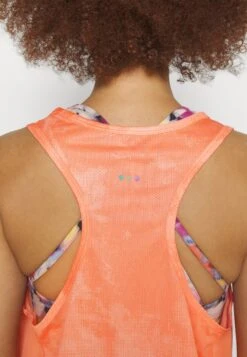 Saucony Elevate Tank - Top - Zenith 11 Saucony Elevate Tank - Top - Zenith -Saucony 36241682b2f644b58aa67bf90bd10faf