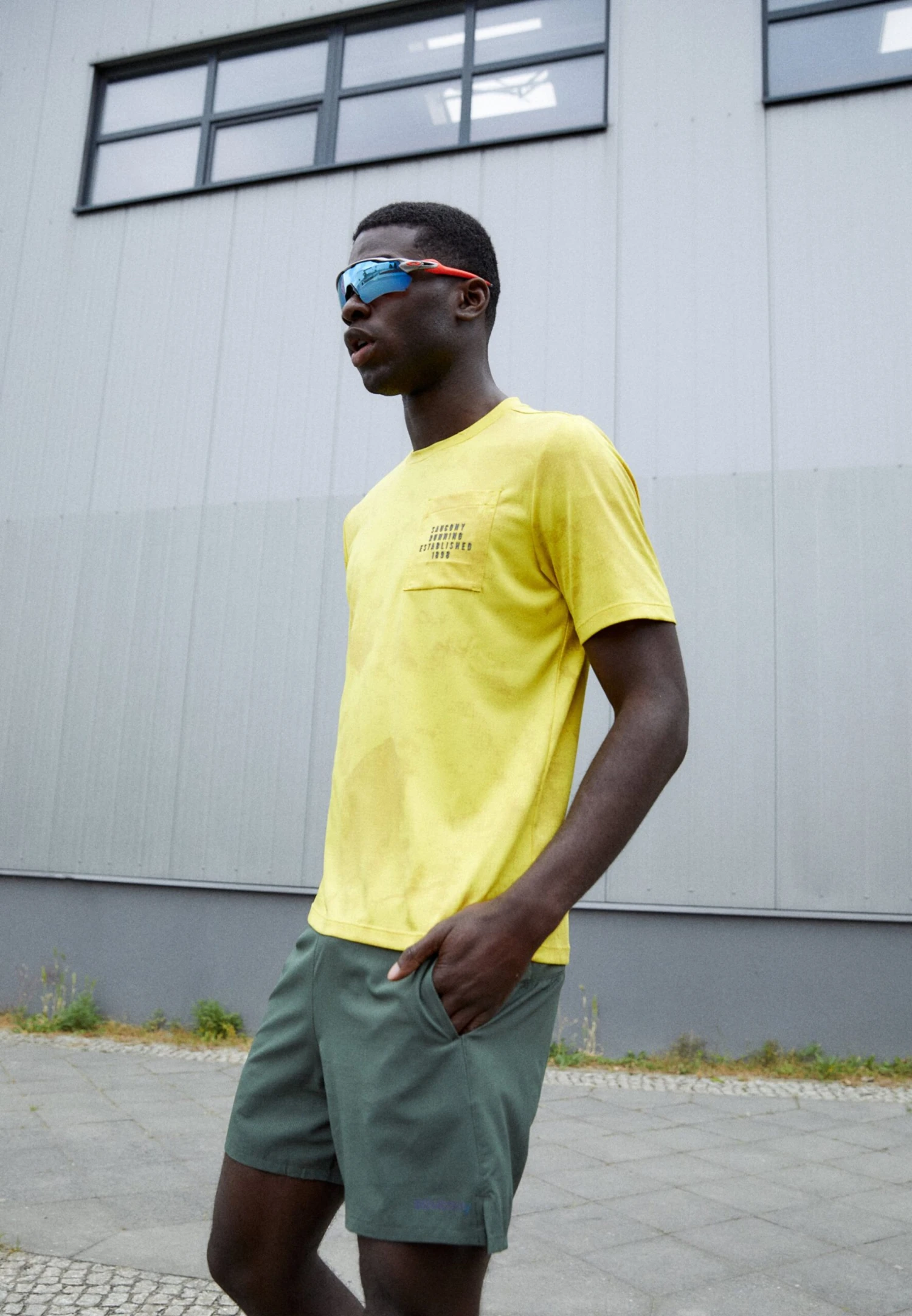 Saucony Explorer Short Sleeve - Sport T-Shirt - Yellow 3 Saucony Explorer Short Sleeve - Sport T-Shirt - Yellow