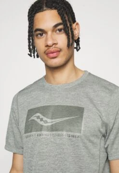 Saucony Stopwatch Graphic Short Sleeve - Sport T-Shirt - Light Grey Heather Graphic -Saucony 7ad8f3f14b044aa2bc69911e3094f9a8