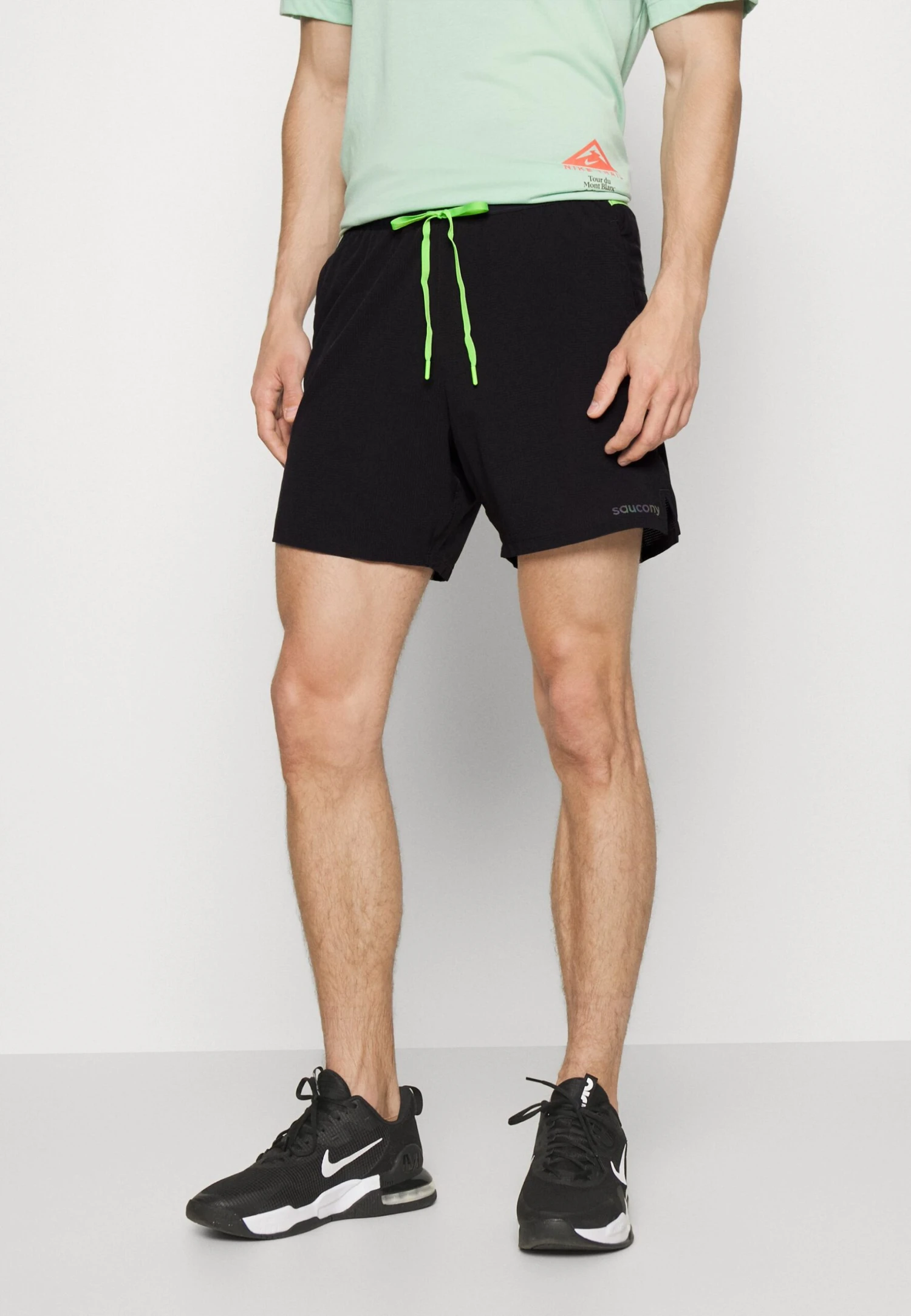 Saucony Explorer Utility Short - Korte Broeken - Black 3 Saucony Explorer Utility Short - Korte Broeken - Black