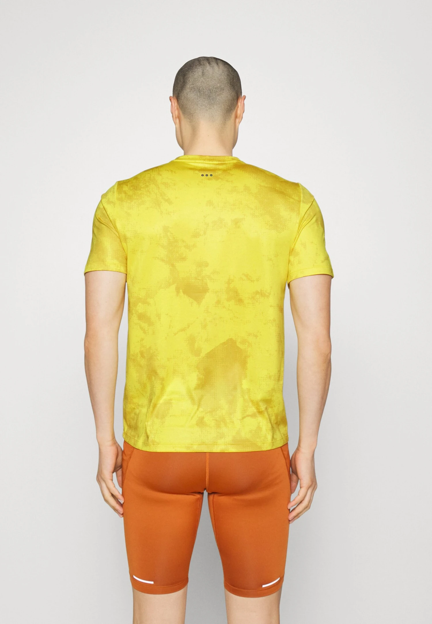 Saucony Explorer Short Sleeve - Sport T-Shirt - Yellow 7 Saucony Explorer Short Sleeve - Sport T-Shirt - Yellow - Afbeelding 5