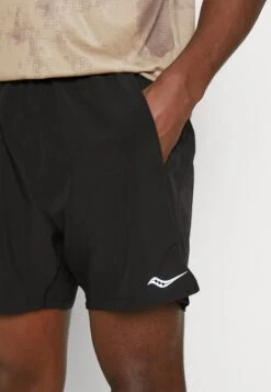 Saucony Outpace Short - Korte Broeken - Black -Saucony 949d2f90376a43358ffa983ab4bea90c