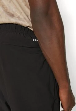 Saucony Outpace Short - Korte Broeken - Black -Saucony a7754d91f58c4136ba25fb4b22a218d7