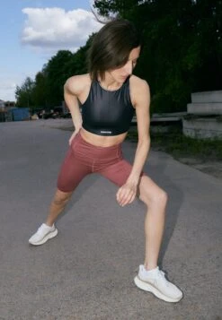 Saucony Pinnacle Bra - Sport-Bh Met High Support - Black -Saucony bab6a6e1b8d247bab369924c776e15a7