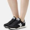 Saucony Dxn Trainer - Sneakers Laag - Black/White