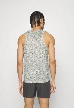 Saucony Stopwatch Graphic Singlet - Top - Lunar Rock 11 Saucony Stopwatch Graphic Singlet - Top - Lunar Rock -Saucony d063c167eee849c2a49d8d07c2f0a4f5