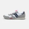 Saucony Dxn Trainer Unisex - Sneakers Laag - White/Navy 2 Saucony Dxn Trainer Unisex - Sneakers Laag - White/Navy -Saucony f83dcc2147004c1d95a59eac367509af